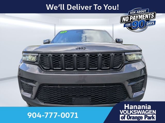 Used 2024 Gray Jeep Altitude image 8