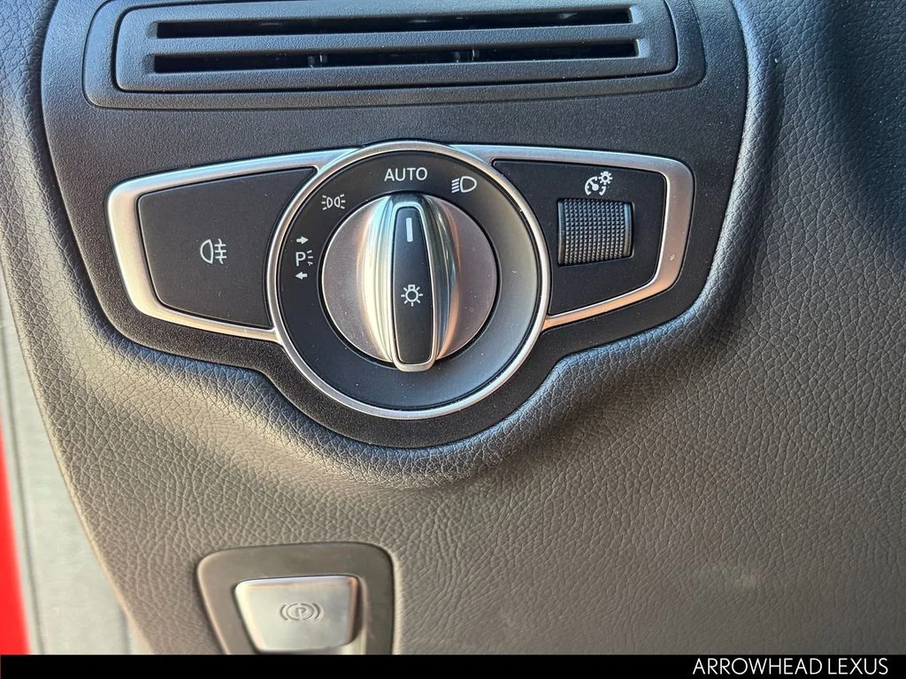 Used 2022 Red Mercedes-Benz GLC 300 image 15