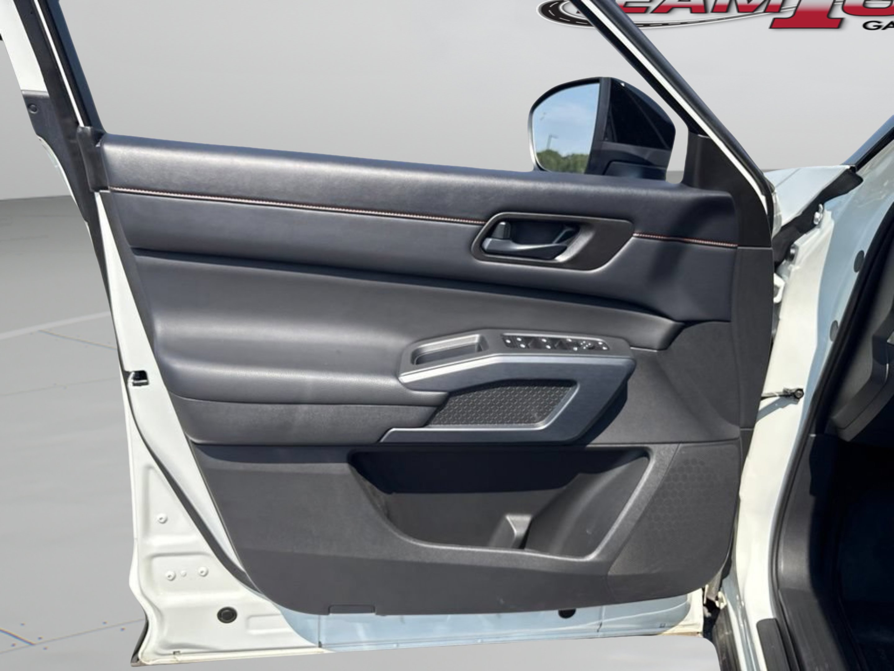 Used 2024 Pearl White Tricoat/Super Black Nissan Rock Creek image 20
