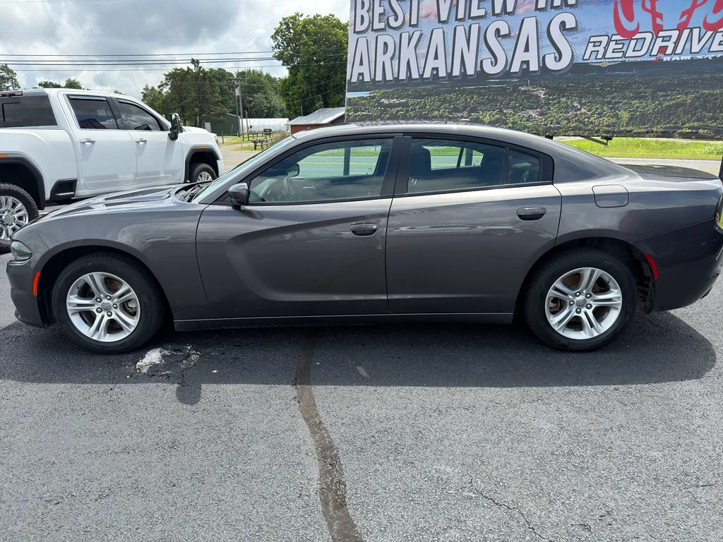 Used 2022 Granite Pearlcoat Dodge SXT image 9
