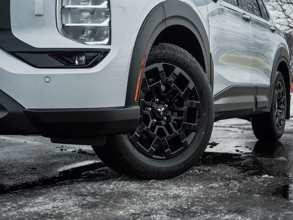 New 2026 White Diamond/Black Roof Mitsubishi TRAIL EDITION S-AWC image 10