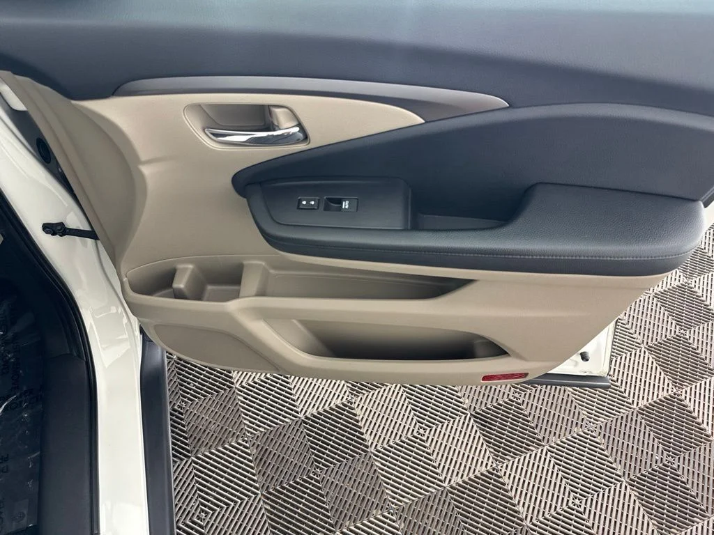 Certified Used 2018 White Honda EX-L image 21