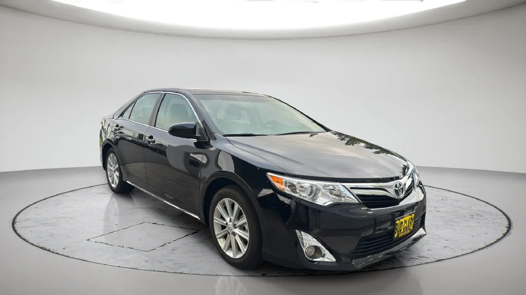Used 2014 Black Toyota XLE image 1