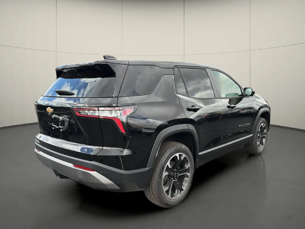 New 2027 Mosaic Black Metallic Chevrolet LT image 7