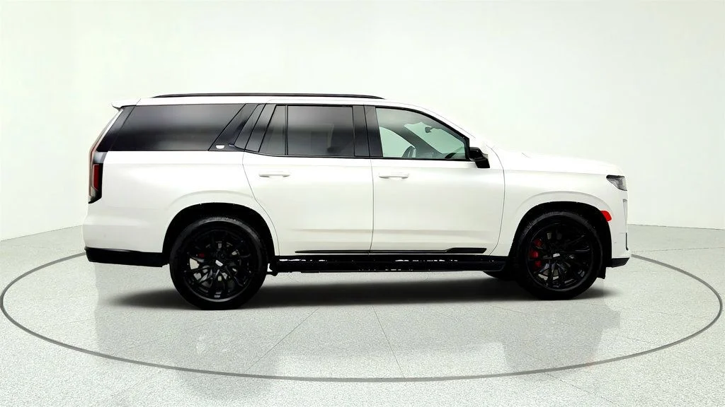 Used 2022 Crystal White Tricoat Cadillac Sport 4WD w/ Touring Pkg & Sport Performance Pkg image 4
