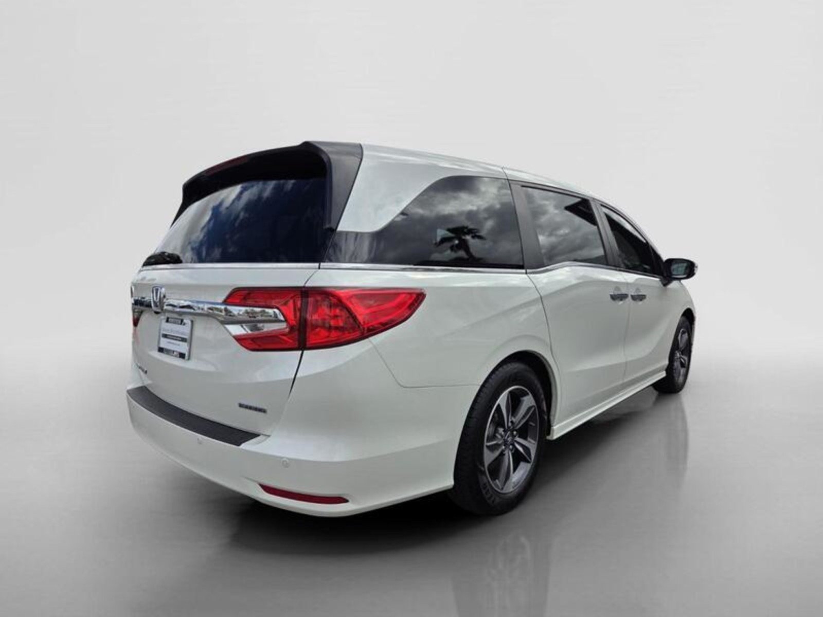 Used 2018 PEARL WHITE Honda Touring image 5