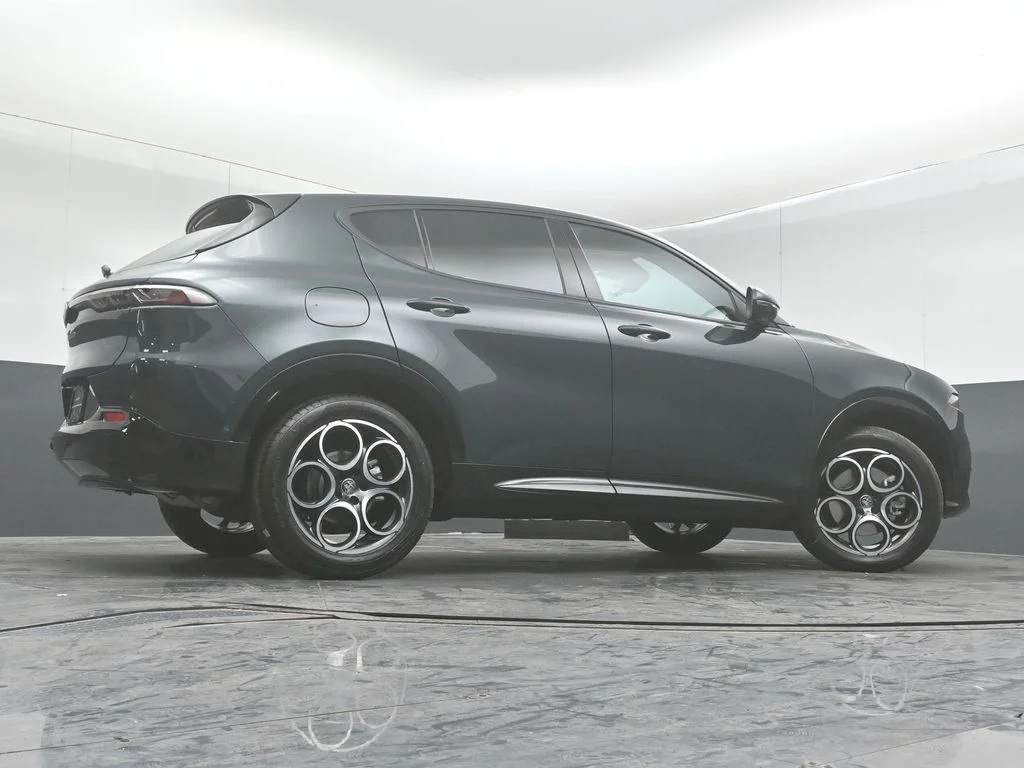 New 2026 Verde Monza (Green) Exterior Paint Alfa Romeo Base image 44