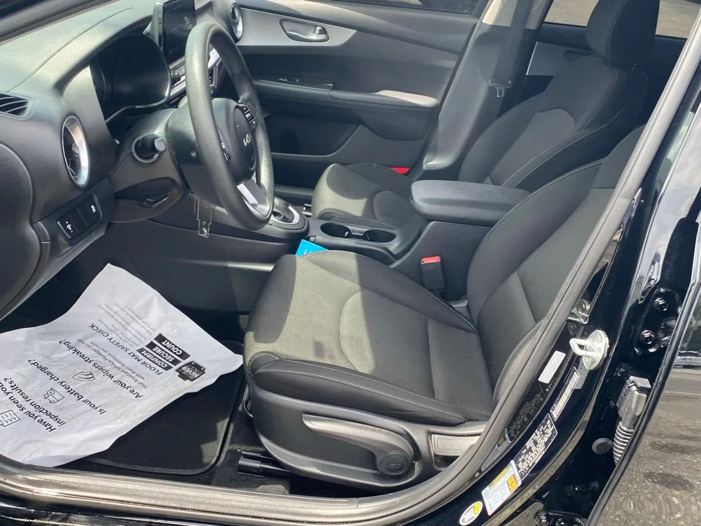 Used 2023 Black Kia LXS image 6