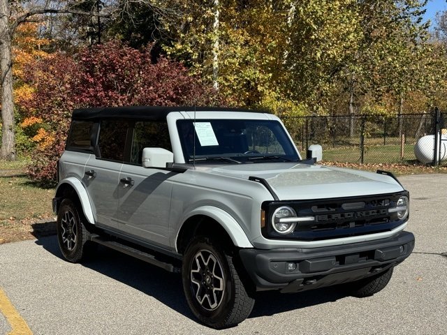 2022 Ford Bronco Outer Banks photo 3