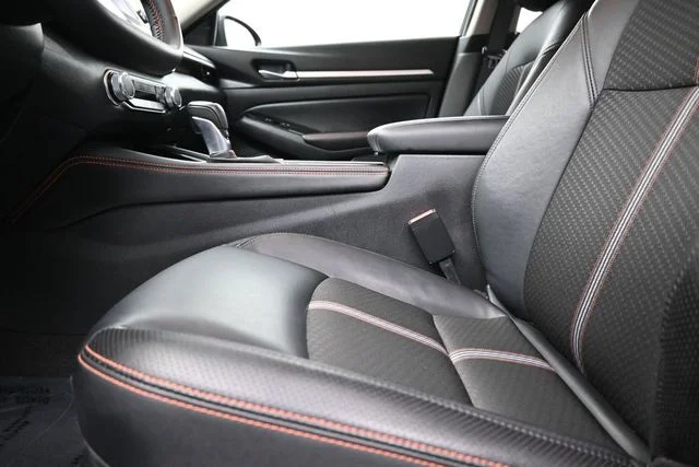 Used 2025 Black Nissan 2.5 SR image 16