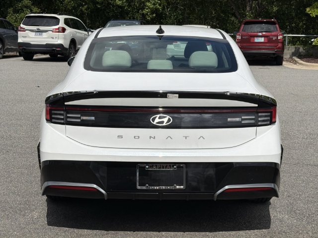 Used 2025 White Hyundai SEL image 12