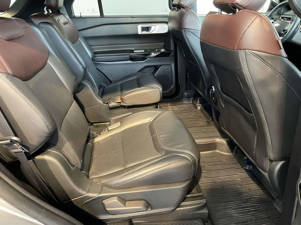 Used 2021 Silver Metallic Ford Platinum image 21