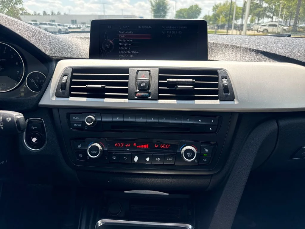 Used 2015 Jet Black BMW 320i xDrive image 18