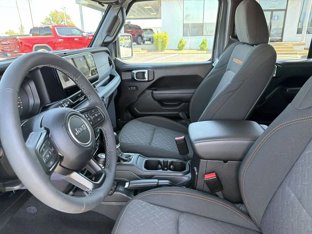 Used 2025 Gray Jeep Mojave image 11