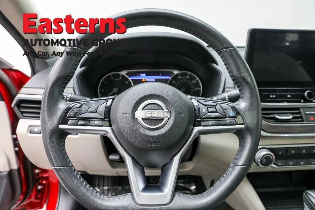 Used 2023 Red Nissan 2.5 SV image 10