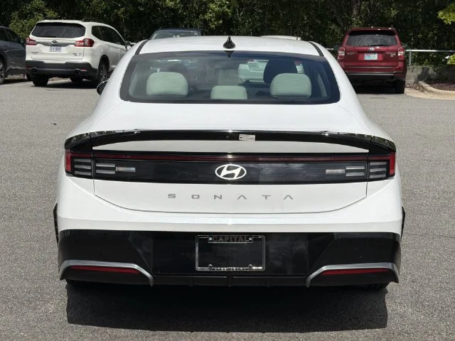 Used 2025 White Hyundai SEL image 12