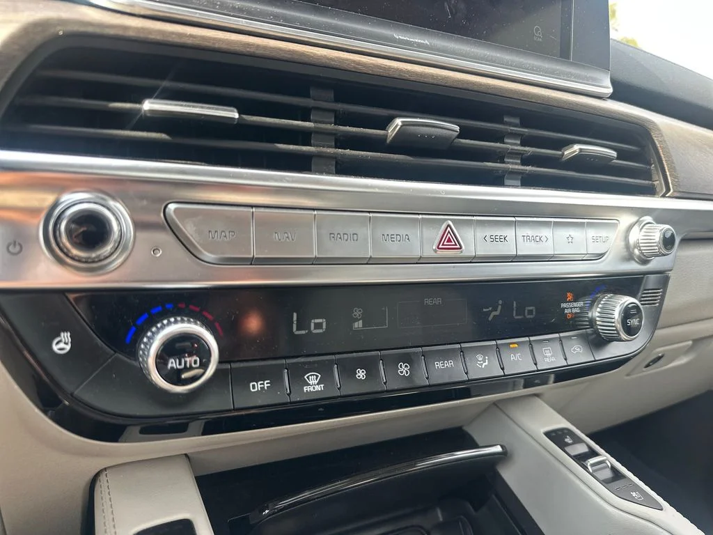 Used 2020 Black Kia EX image 17