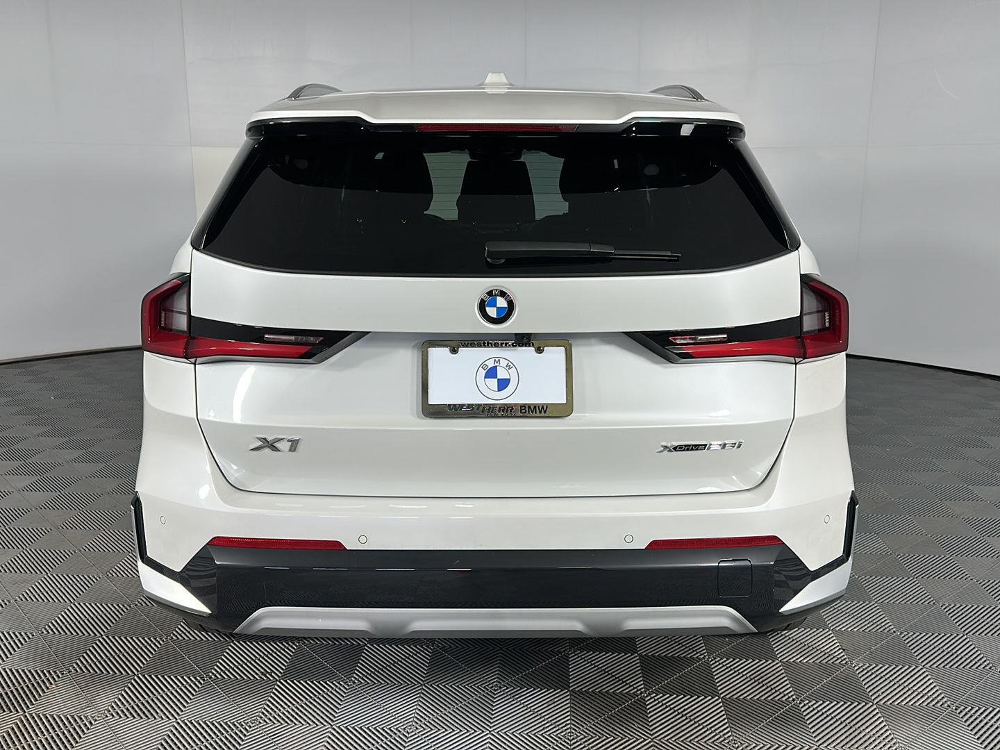New 2026 Mineral White Metallic BMW xDrive28i image 28