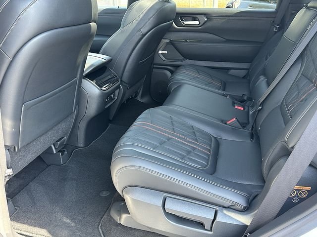 2025 Nissan Armada PRO-4X - Photo 18