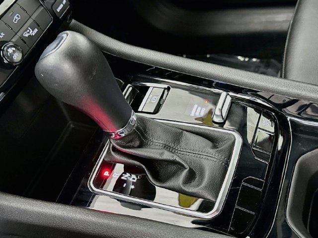 Used 2026 Red Jeep Latitude image 17