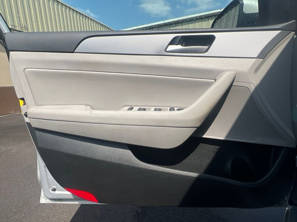 Used 2019 Silver Hyundai SEL image 10
