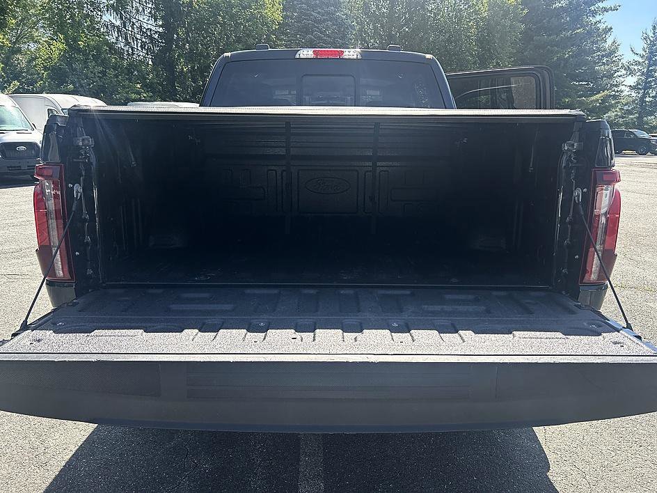 Used 2025 Blue Metallic Ford LARIAT image 23