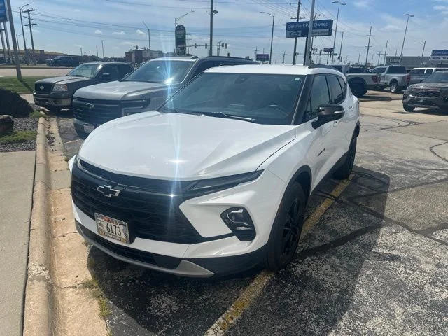 Certified Used 2025 Summit White Chevrolet LT image 1