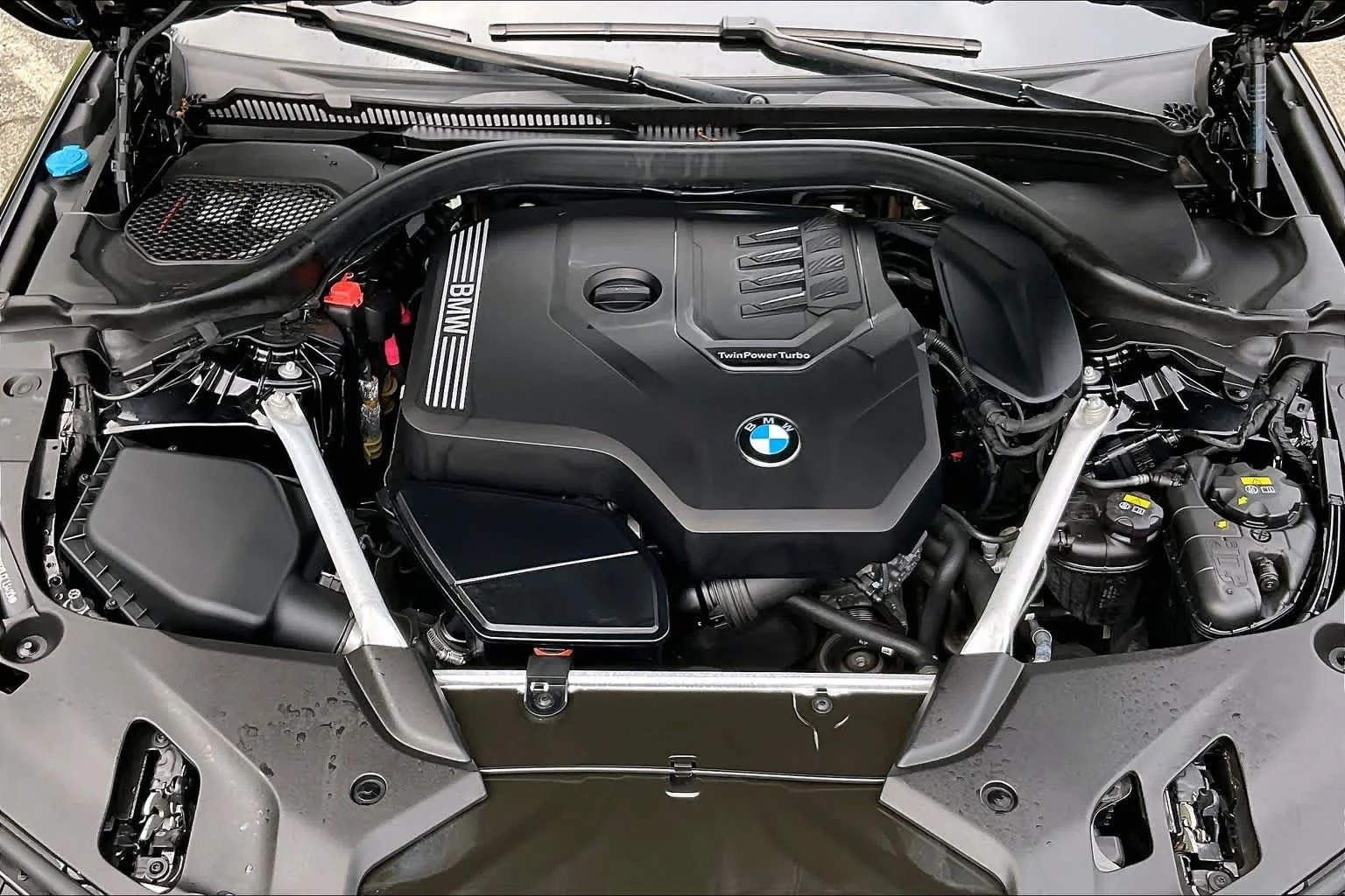 Used 2020 Black Sapphire Metallic BMW 530i xDrive image 29