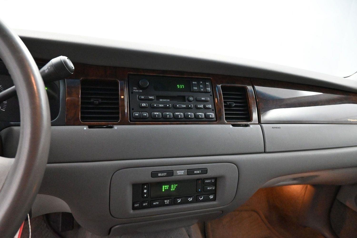 Used 2000  Lincoln Executive image 16
