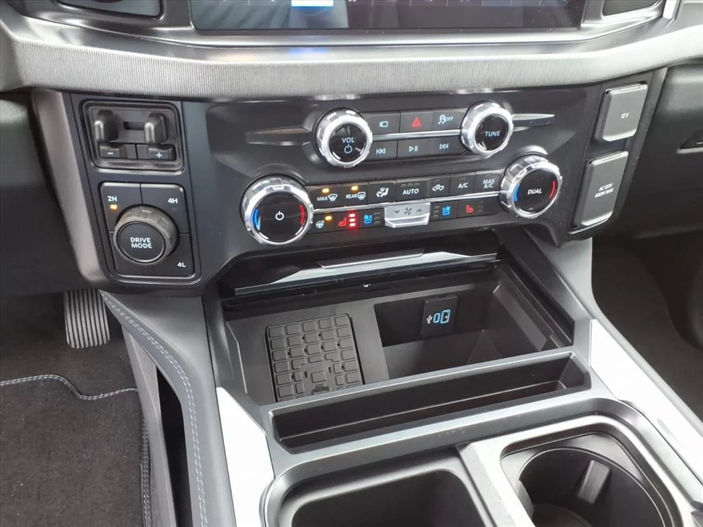 New 2026 Carbonized Gray Metallic Ford F-250® Platinum® image 22