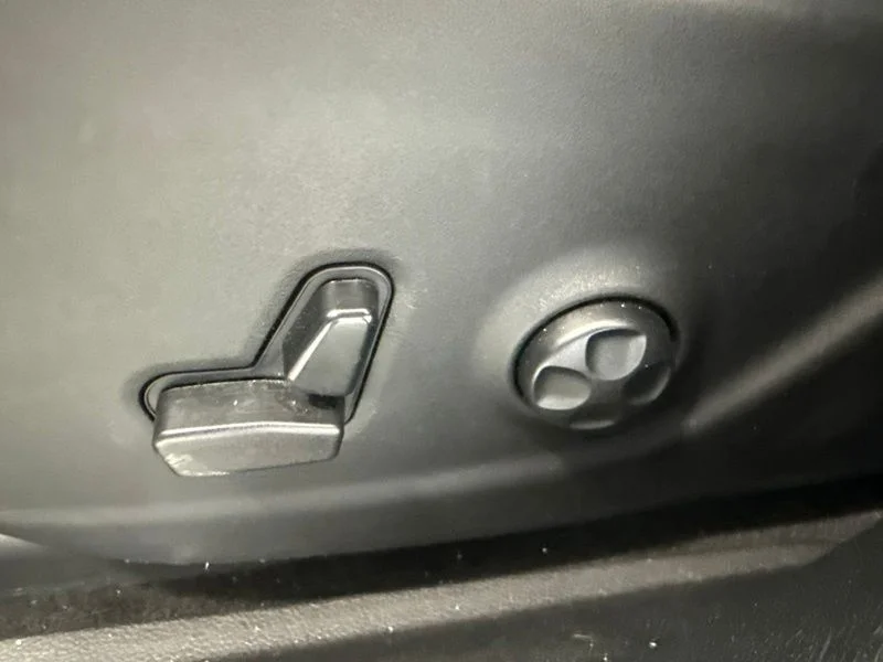 Used 2019 Black Jeep Limited image 19