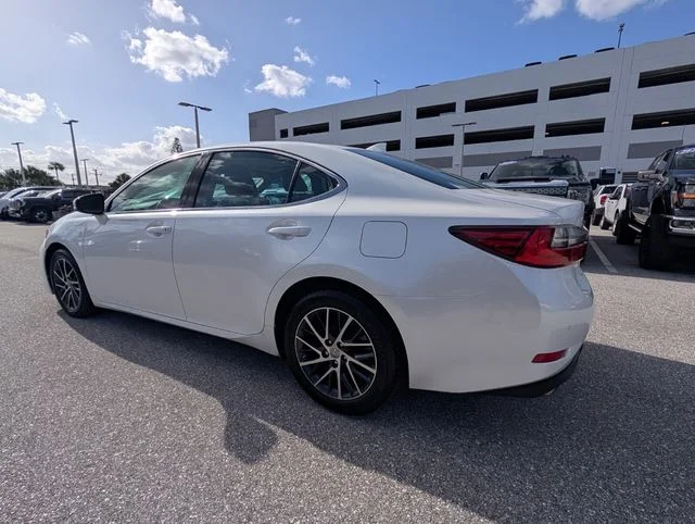 2017 Lexus ES 350 - Photo 9