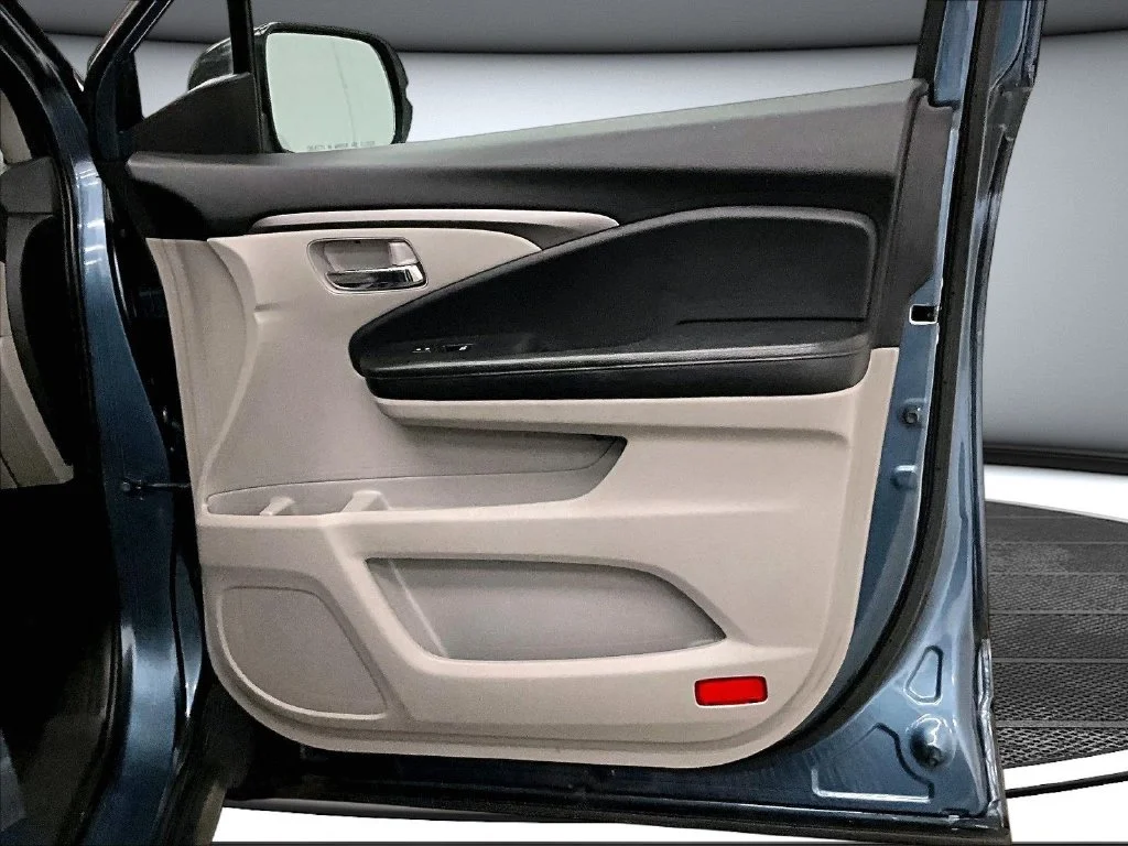 Used 2018 Blue Honda EX-L image 29