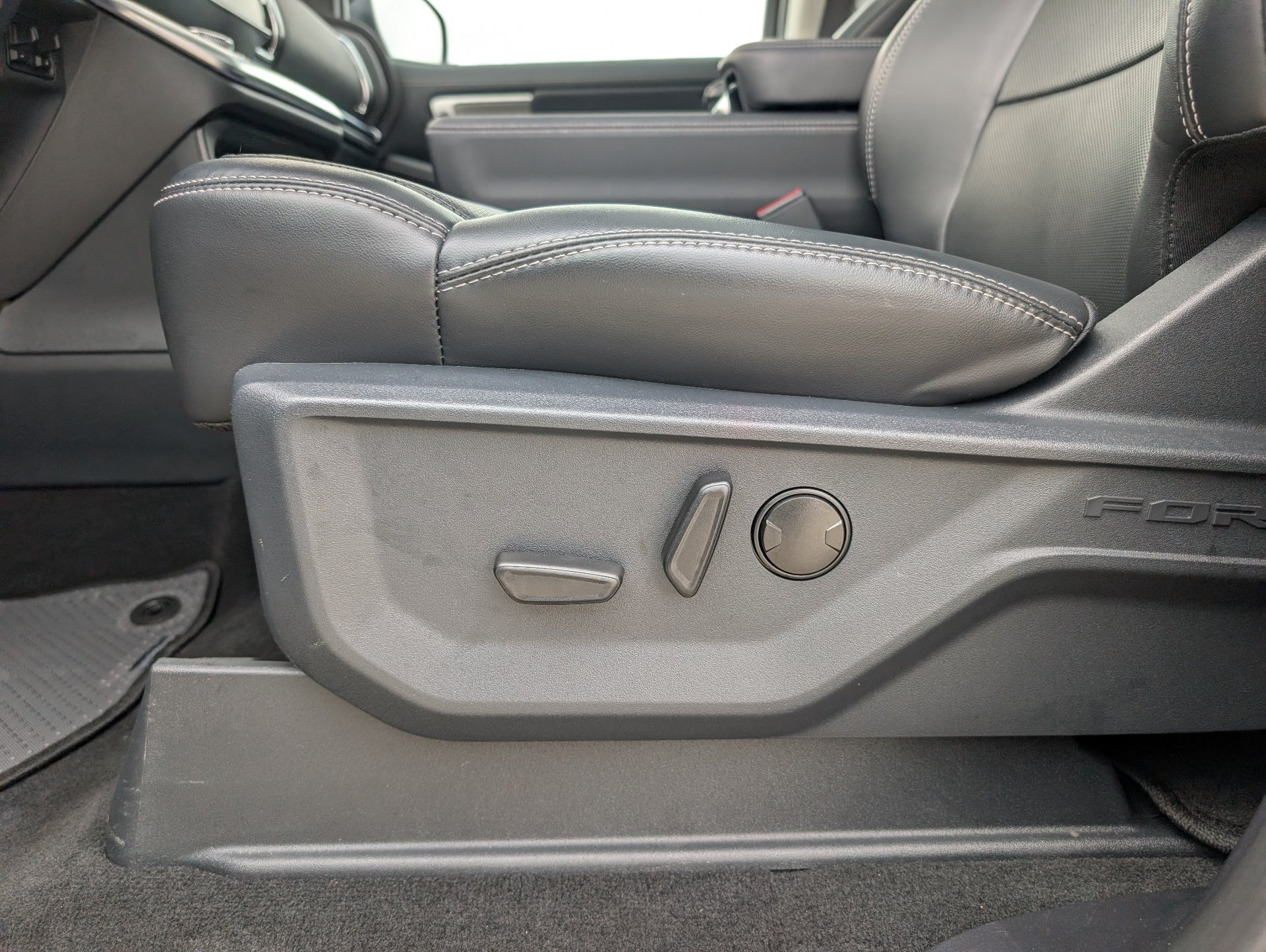 Used 2025 Silver Ford Platinum image 20