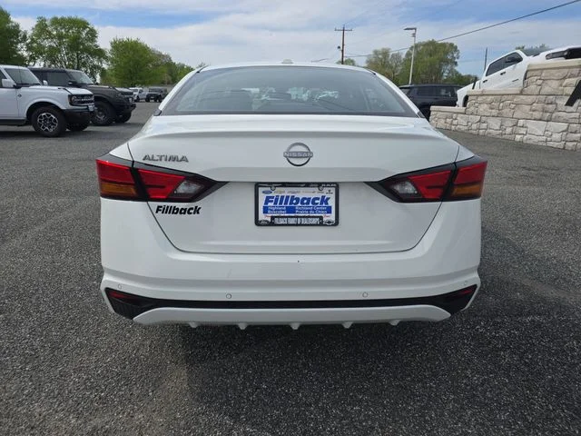 Used 2025 Glacier White Nissan 2.5 SV image 6