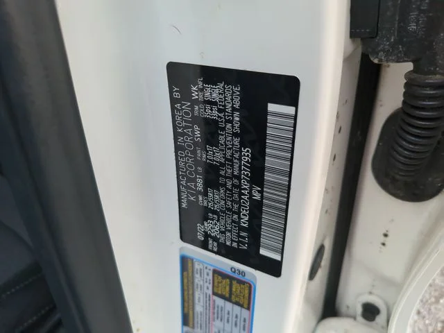Used 2023 White Kia S image 32