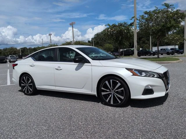 Used 2019 White Nissan 2.5 SR image 2