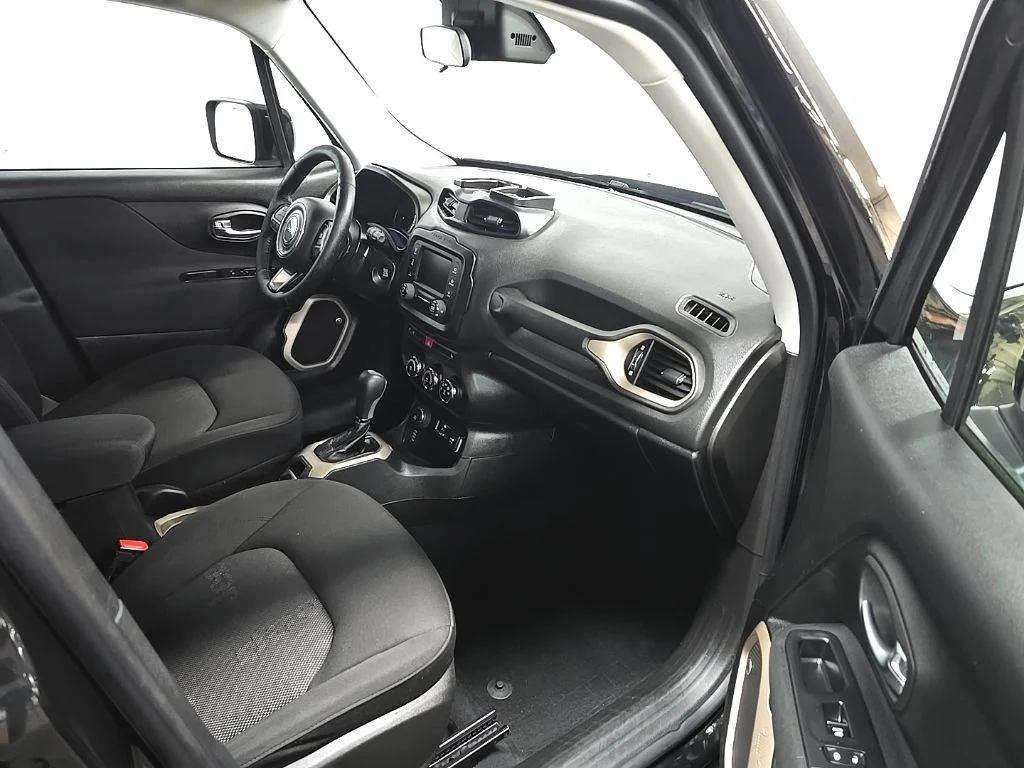 Used 2016 Black Jeep Latitude image 18