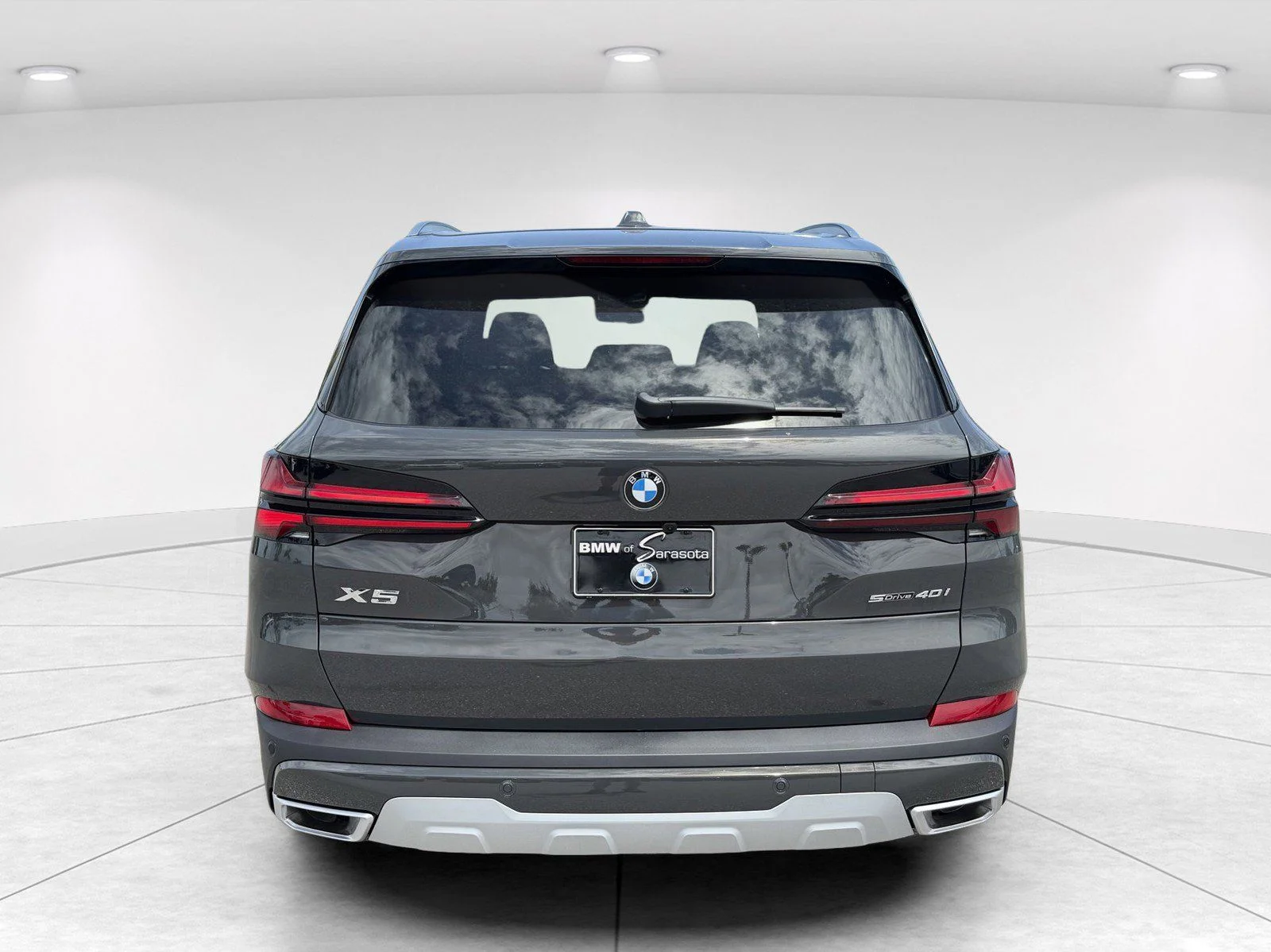 New 2026 Dravit Grey Metallic BMW sDrive40i image 5
