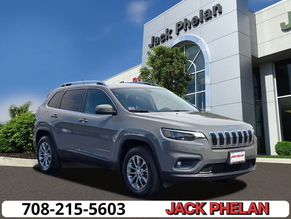 Used 2019 Gray Jeep Latitude Plus image 1