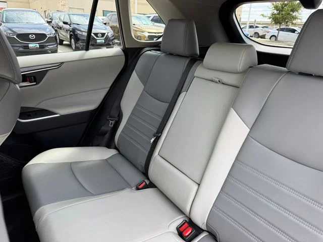 Certified Used 2023 SILVER SKY METALLIC Toyota XLE Premium image 28