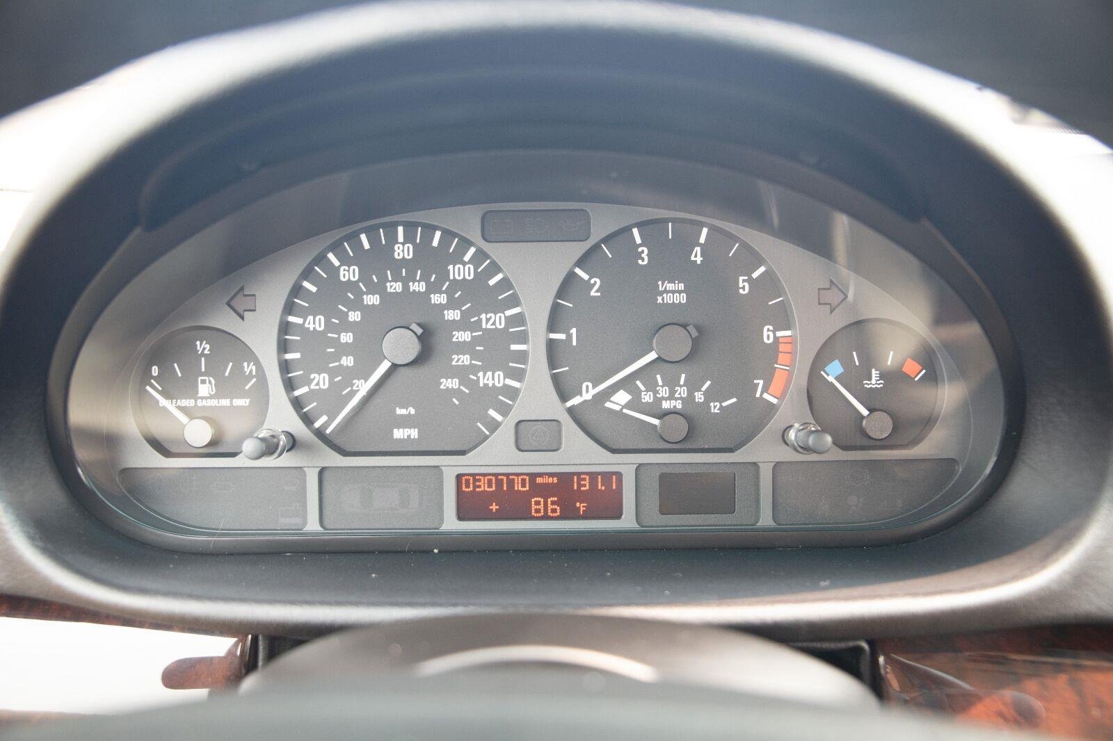 Used 2002 GREY BMW 325xi image 8