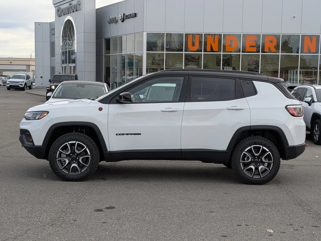 New 2026 White Jeep Trailhawk - - 4x4 - Sun Sound & Nav Group - Pano Roof - Alpine Speakers & More! image 5