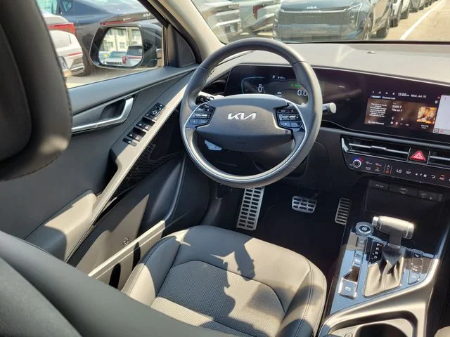 New 2025 Aurora Black Pearl Kia EX Touring image 15