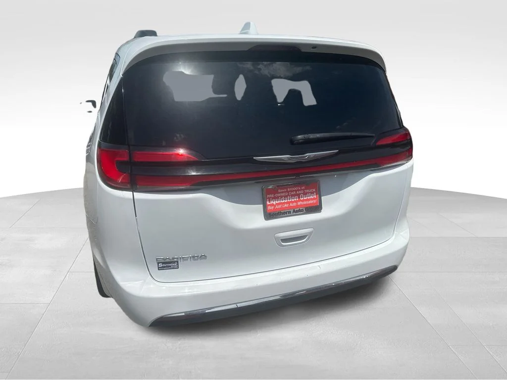 Used 2022 White Chrysler Touring L image 19