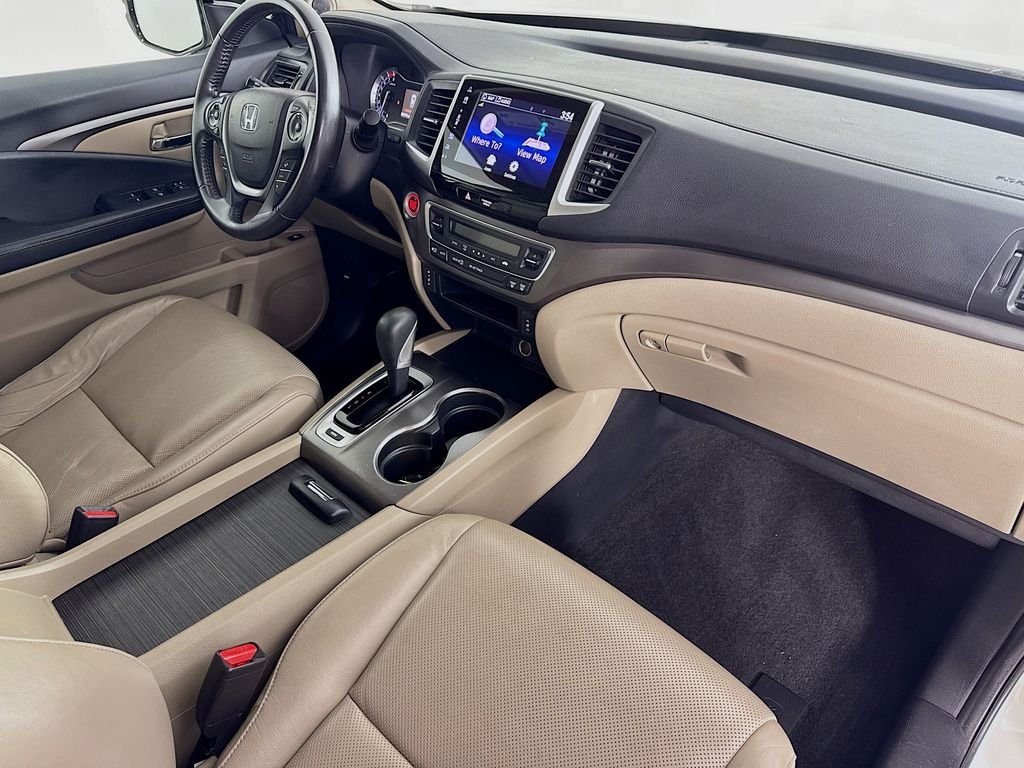 Used 2019 White Diamond Honda RTL-T image 37
