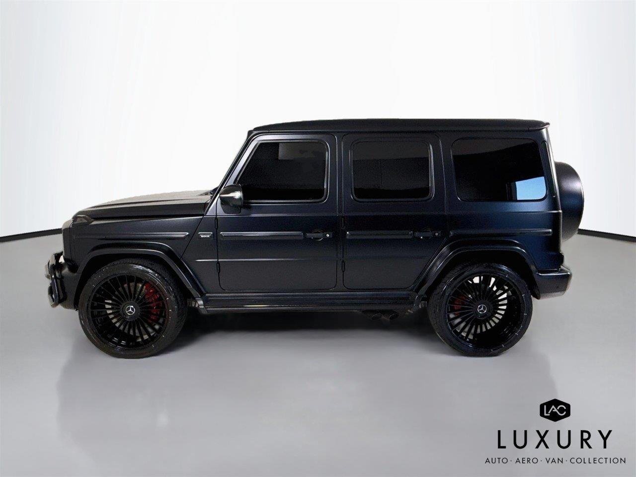 Used 2024 Obsidian Black Mercedes-Benz AMG® G 63 | Exclusive Int Pkg | Carbon Fiber Trim image 8