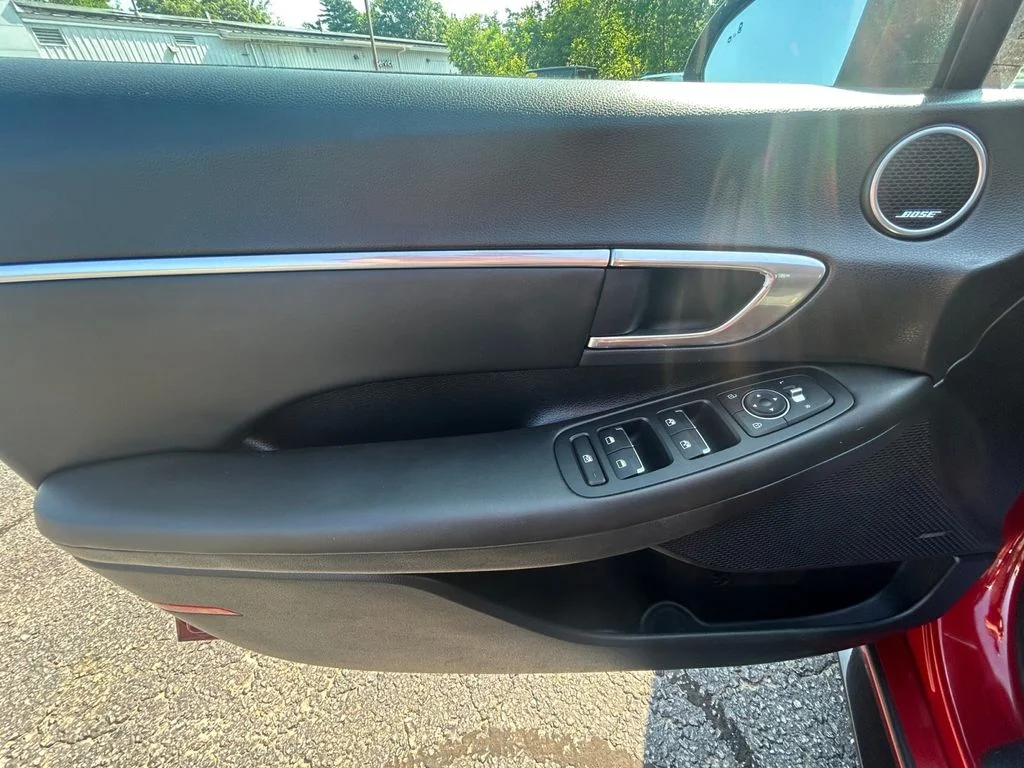 Used 2023 Ultimate Red Hyundai SEL image 23