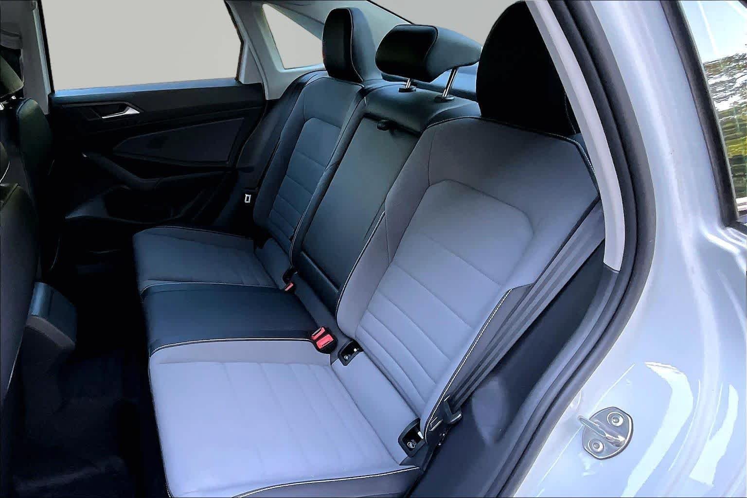 Used 2025 Opal White Pearl Volkswagen SE image 21