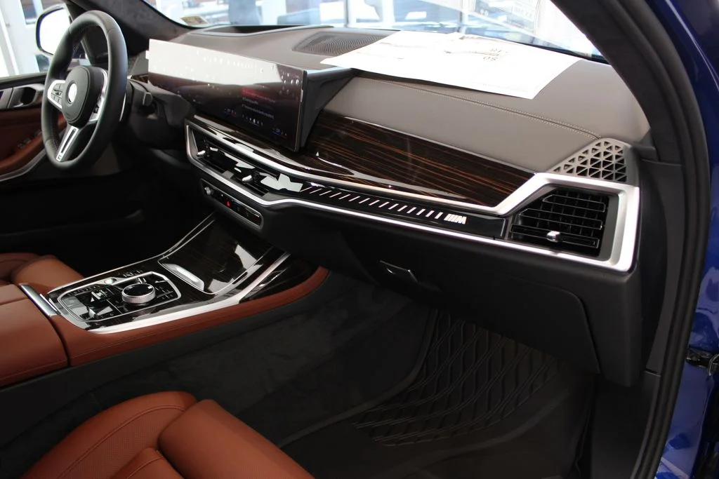Used 2025 Blue Metallic BMW M60i image 45